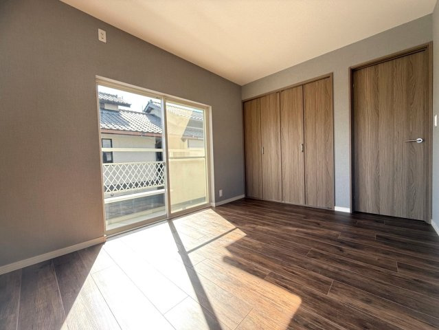 長府満珠町戸建の洋室|使い勝手のいい洋室です