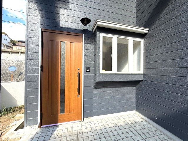 長府満珠町戸建の玄関|落ち着いた玄関です