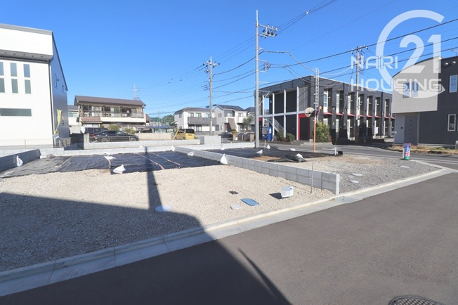 【前面道路含む現地写真】 | 東大和市芋窪4丁目　売地　全12区画　2号区 | 徒歩圏内にコンビニ有