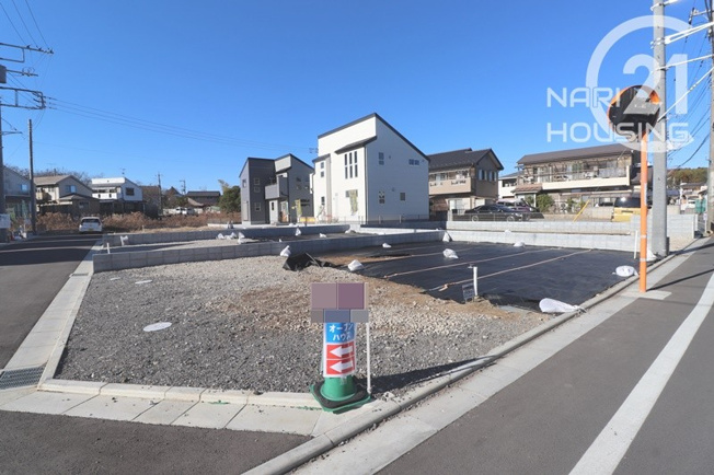 【前面道路含む現地写真】 | 東大和市芋窪4丁目　売地　全12区画　2号区 | 前面道路含む現地写真です