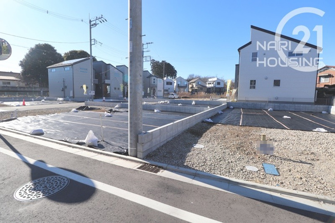 【前面道路含む現地写真】 | 東大和市芋窪4丁目　売地　全12区画　2号区 | 前面道路含む現地写真です