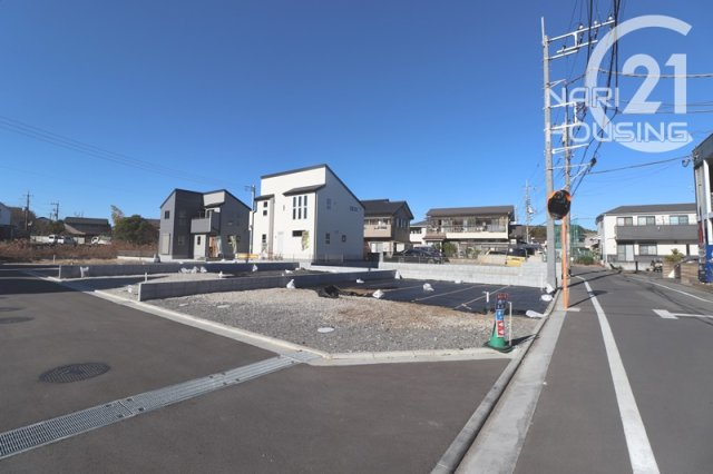 【前面道路含む現地写真】 | 東大和市芋窪4丁目　売地　全12区画　2号区 | 前面道路含む現地写真です