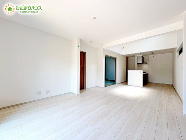 熊谷市久下　新築一戸建て　いろどりアイタウン　02の居間・リビング|早くお家に帰りたくなってしまうぐらい素敵なお家ですね♪