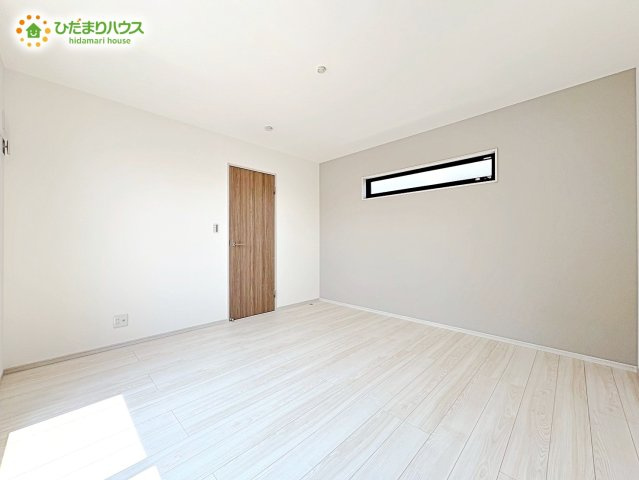 熊谷市久下　新築一戸建て　いろどりアイタウン　02の内装|白色で統一されていて、どんなインテリアでも映えそうな居室！
どんなお部屋にしようかワクワクしちゃいますね♪