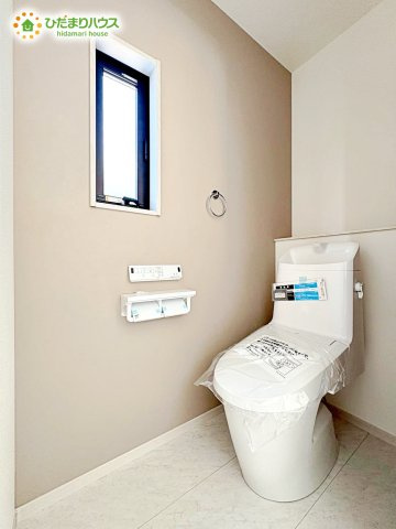 熊谷市久下　新築一戸建て　いろどりアイタウン　02のトイレ|トイレは1F、2F共に完備！
取り合いになることがありませんね(^^)/						
