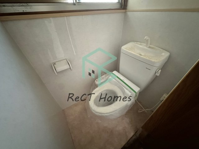 姫路市宮上町１丁目の一戸建てのトイレ