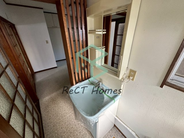 姫路市宮上町１丁目の一戸建ての洗面所