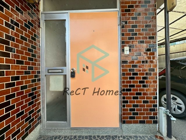 姫路市宮上町１丁目の一戸建ての玄関