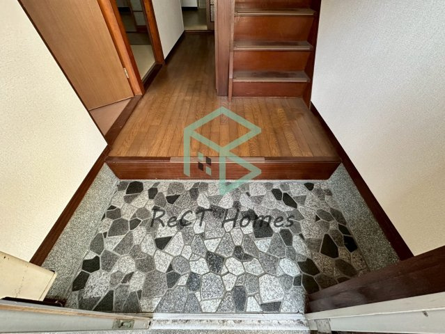 姫路市宮上町１丁目の一戸建ての玄関