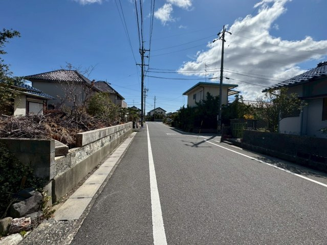 売土地　大垣市稲葉西１丁目　77.27坪の前面道路含む現地写真
