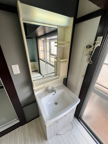 北舞子１丁目貸家の洗面所