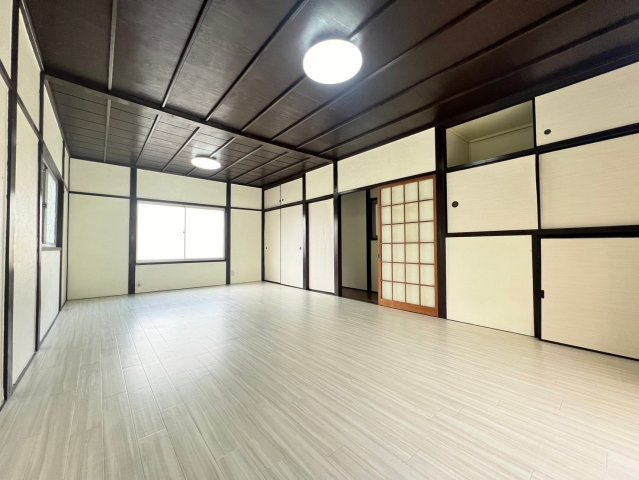 北舞子１丁目貸家の居間・リビング