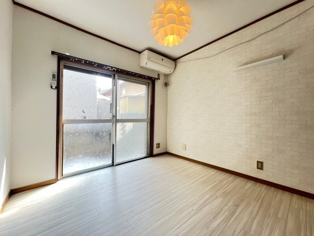 北舞子１丁目貸家の居間・リビング