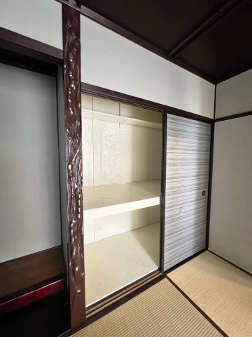 北舞子１丁目貸家の収納