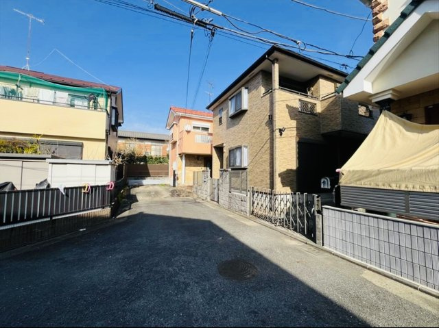 中古戸建　茅ヶ崎市萩園の前面道路含む現地写真