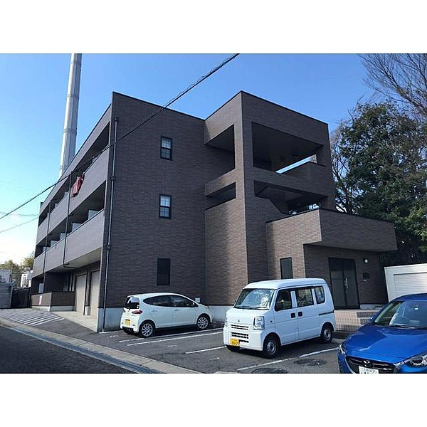 アンプルールフェールフォルスの駐車場|駐車場完備です