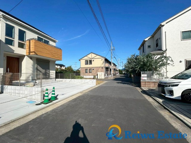 新築戸建　茅ヶ崎市香川3丁目の前面道路含む現地写真