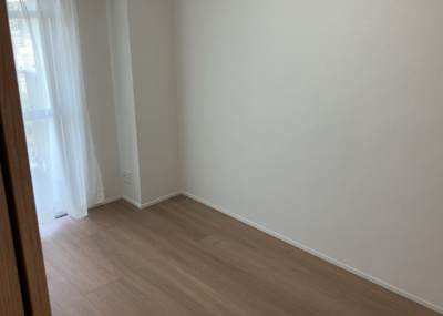 【洋室】 | 藤和南町田ハイタウン | 洋室のメリットは重い家具が置きやすく、身の回りが整理しやすいことです。 床がフローリングのため畳とは異なり凹みにくいです。 クローゼットなど収納が豊富で、普段使わない旅行カバンや服の整頓も簡単にです。