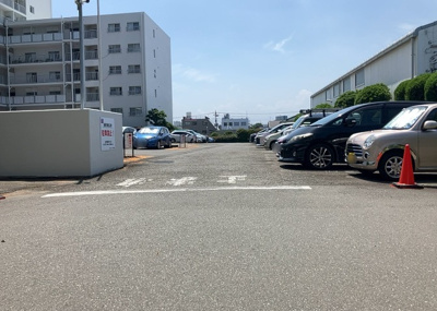 【駐車場】 | 藤和南町田ハイタウン | 駐車場と明記されていても、最小スペースでつくられた駐車場だと大型車は駐車できなかったり、出入りしにくくなったりする可能性があります。お車のサイズと購入したい物件の駐車場のサイズを現地で確認しましょう。