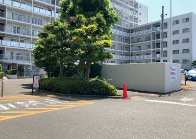 【中庭】 | 藤和南町田ハイタウン | 中庭（パティオ）とは、一つの建築物の内部に設けられた、壁などで囲われている庭のことを指します。コの字型、ロの字型が主流ですが、L字型の中庭もあります。最近では、インテリア性の高さからも人気があります。