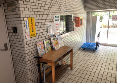 【受付】 | 藤和南町田ハイタウン | 受付はマンションコンシェルジュがいる場合もあれば、管理人が滞在する小部屋を総称して呼ぶことがあります。主にエントランスに設置されていることから、防犯面でも期待ができます。防犯設備がない場合はより安心！