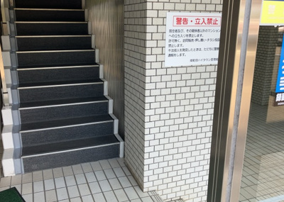 【ロビー】 | 藤和南町田ハイタウン | ロビーというと、エントランスと何がちがうの？と思いますよね。実はロビーとエントランスには明確な決まりはありません。物件によっては、エントランスを入って広がるある程度の広さのある空間がロビーとなります。