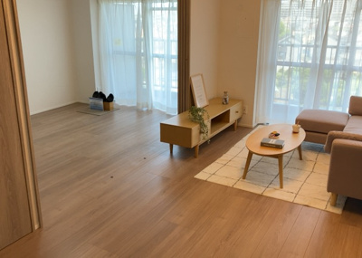 【居間・リビング】 | 藤和南町田ハイタウン | リビングの間取りの種類は大きくわけてリビングとダイニングが別になっているタイプ、リビングダイニング一体型です。どちらも一長一短ですので、家を選ぶ時はその両面をチェックして決めるようにしましょう。