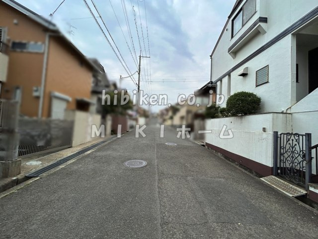 箕面市今宮４丁目　中古戸建の前面道路含む現地写真