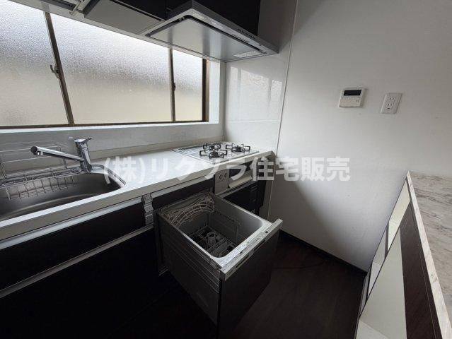 島頭４丁目　中古一戸建てのキッチン|食器洗い乾燥機・オーブン付き
■物件内覧・資金計画相談・住宅ローン相談、リフォーム相談、お問合せ受付中■
※当日・翌日のご内覧、ご相談はお電話でのお問合せがスムーズです！