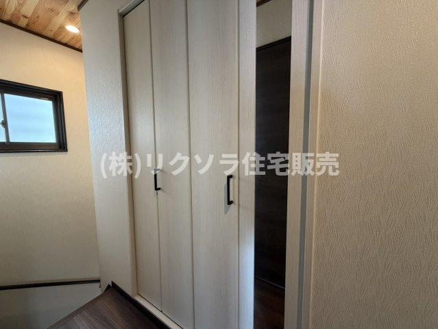 島頭４丁目　中古一戸建ての収納|大容量の廊下収納
■物件内覧・資金計画相談・住宅ローン相談、リフォーム相談、お問合せ受付中■
※当日・翌日のご内覧、ご相談はお電話でのお問合せがスムーズです！