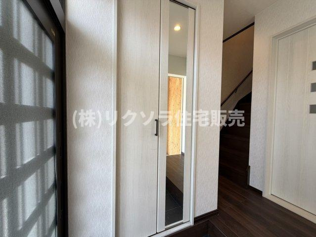 島頭４丁目　中古一戸建ての収納|姿見付きシューズボックス
■物件内覧・資金計画相談・住宅ローン相談、リフォーム相談、お問合せ受付中■
※当日・翌日のご内覧、ご相談はお電話でのお問合せがスムーズです！