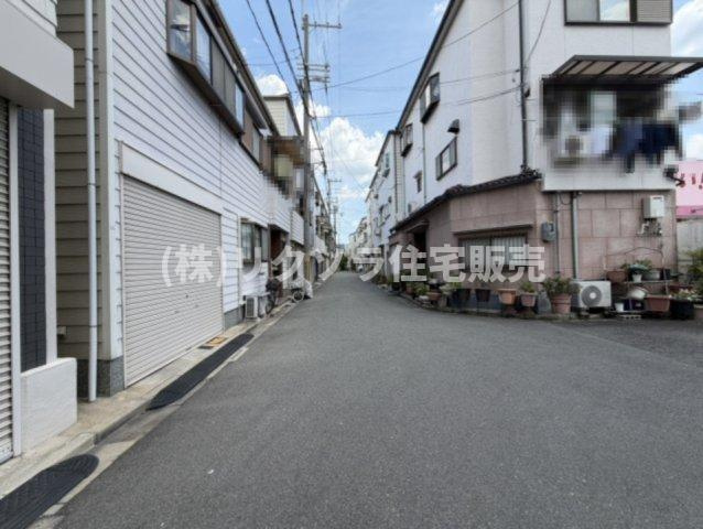 島頭４丁目　中古一戸建ての前面道路含む現地写真|前道　南　幅員4.7ｍ
■物件内覧・資金計画相談・住宅ローン相談、リフォーム相談、お問合せ受付中■
※当日・翌日のご内覧、ご相談はお電話でのお問合せがスムーズです！
