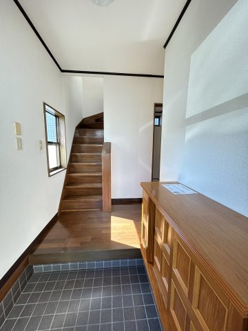 高野台住宅Aの玄関|きれいな玄関です