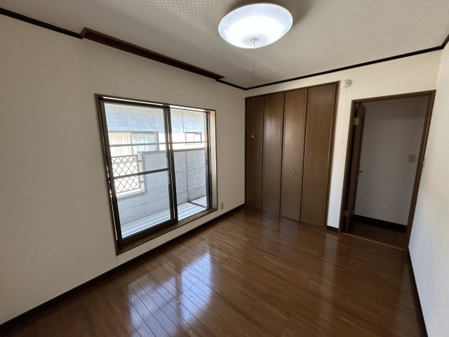 高野台住宅Aの居間・リビング|エアコンなし