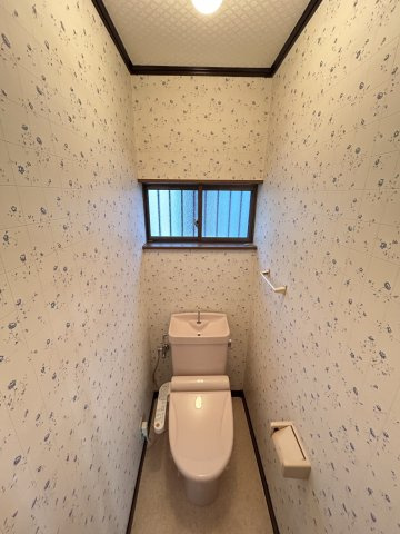 高野台住宅Aのトイレ|清潔感のあるトイレです