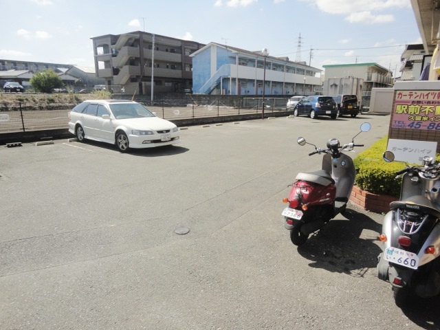 久留米市朝妻町の賃貸マンションの駐車場