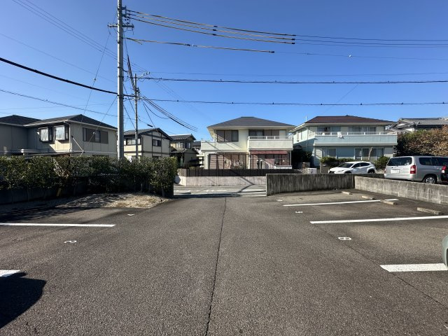 三好ヶ丘ハイツの駐車場