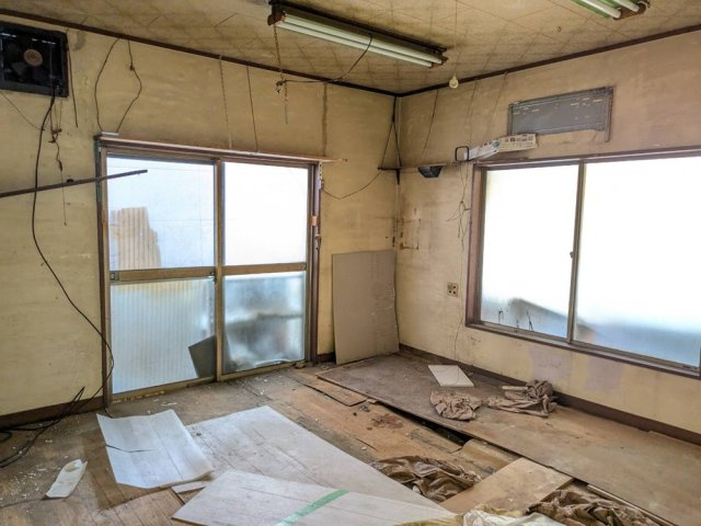 川口市桜町戸建ての洋室