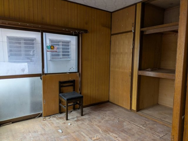 川口市桜町戸建ての洋室