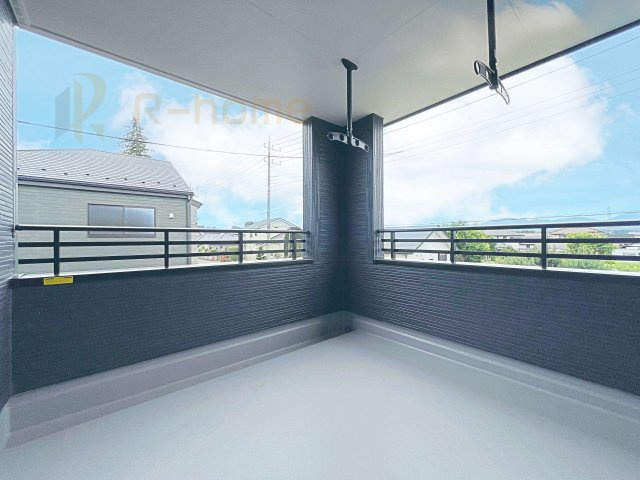 笠間市笠間第10　新築戸建て　1号棟のバルコニー|急な雨でも安心のインナーバルコニー♪忙しいご夫婦も大満足♪