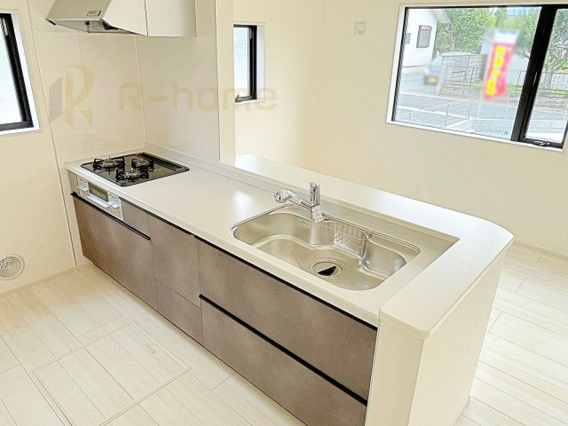 笠間市笠間第10　新築戸建て　1号棟のキッチン|料理をしながら家族とコミュニケーションが取れる対面式システムキッチン。