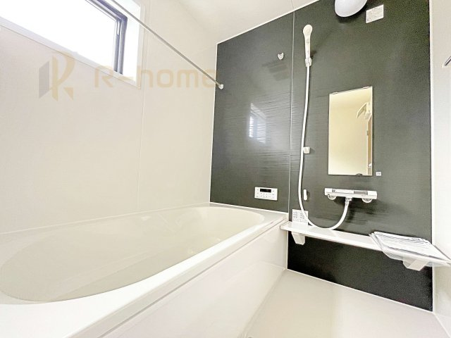 笠間市笠間第10　新築戸建て　1号棟の浴室|１坪タイプの大きなお風呂で、小さなお子様とご一緒に入浴いただける広さです！