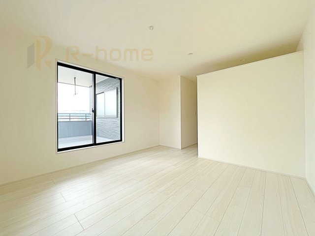 笠間市笠間第10　新築戸建て　1号棟の洋室|収納便利なウォークインクローゼット付きの洋室♪
明るく風通しの良いお部屋です♪