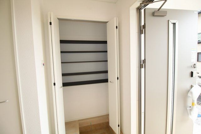 クレイドルガーデン第1　1号棟の収納|玄関収納