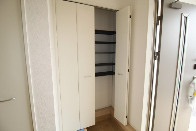 クレイドルガーデン第1　1号棟の収納|玄関収納