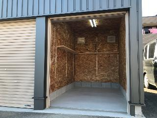 レ・シルフィードの駐車場|バイクガレージ（月額8、800円）