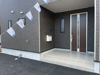 【エントランス】 | 神栖市神栖第８－2号棟 | 【祝完成！】ご希望の物件も探せます！お問合せお待ちしています！