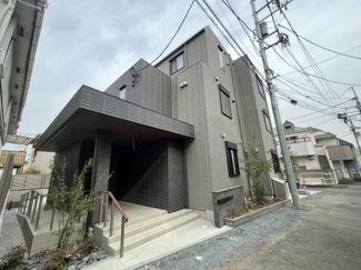 【外観】 | 周辺は閑静な住宅街、落ち着いて暮らせますよ。