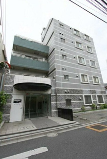 【外観】 | がっちりとした鉄筋コンクリート造のマンション。