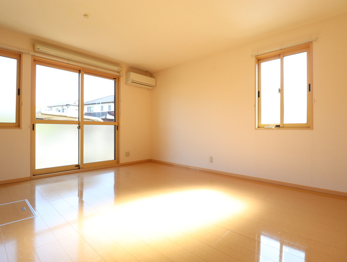 熊本市南区白藤４丁目のアパートの居間・リビング